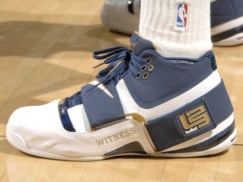 lebron shoes old