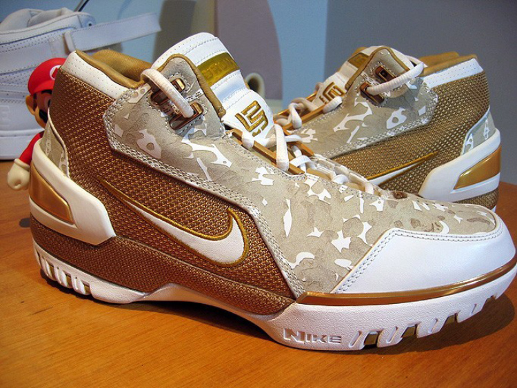 nike air zoom generation retro lebron 1 sample