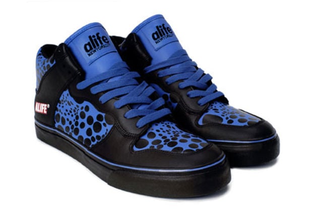 Closed two-tone lace-up sneakers