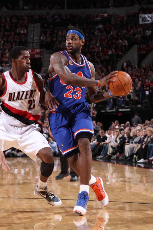 On Court: Lebron Poses Mismatch (Nike Lebron VII)- SneakerFiles