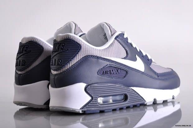 white and navy blue air max 90