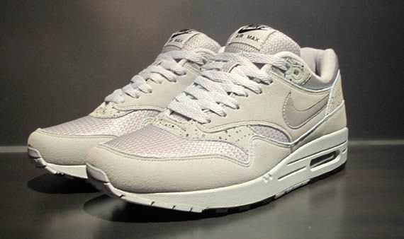 Nike Air Max 1 "Try-On"