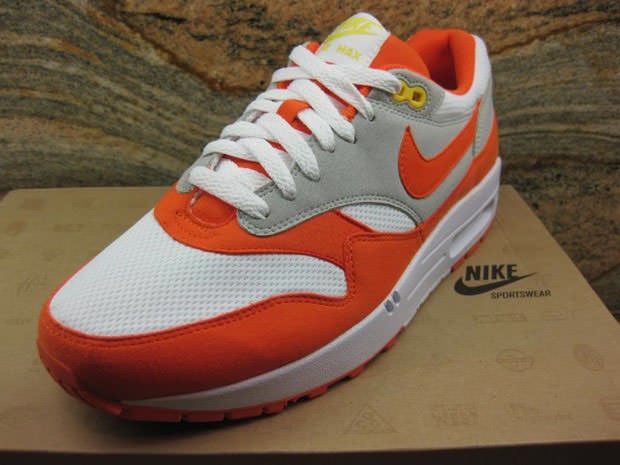 Nike Air Max 1 White/Orange Blaze Sample