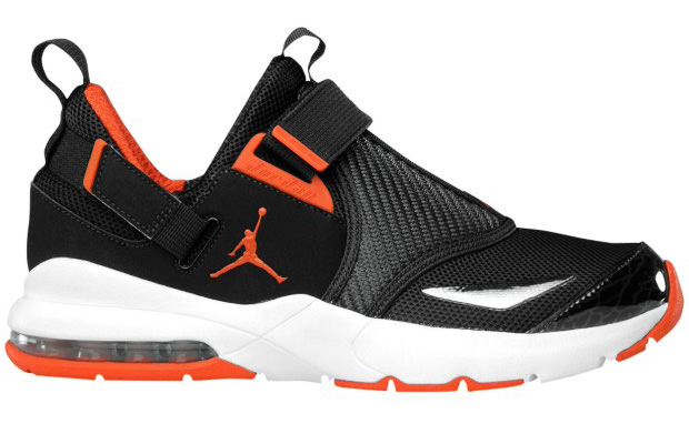 Jordan Trunner LX 11 Black/Total Orange