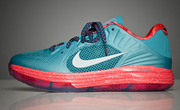 Nike Lunar Hypergamer Low "Rose Classic" PE