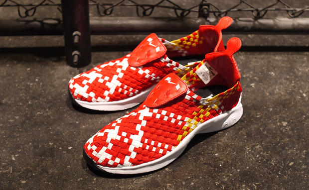 Nike Air Woven University Red/White-University Gold