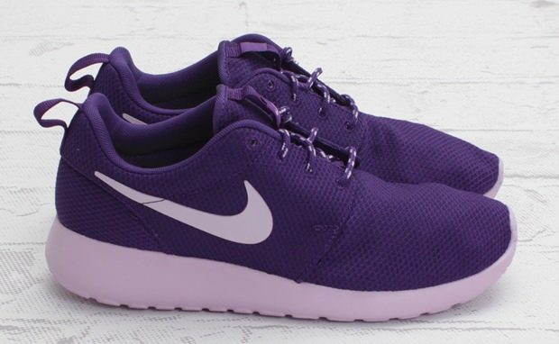 Nike WMNS Roshe Run Court Purple/Violet Wash