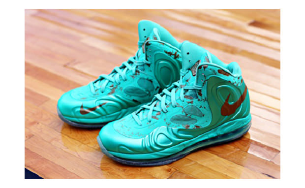 Nike Air Max Hyperposite "Statue of Liberty"