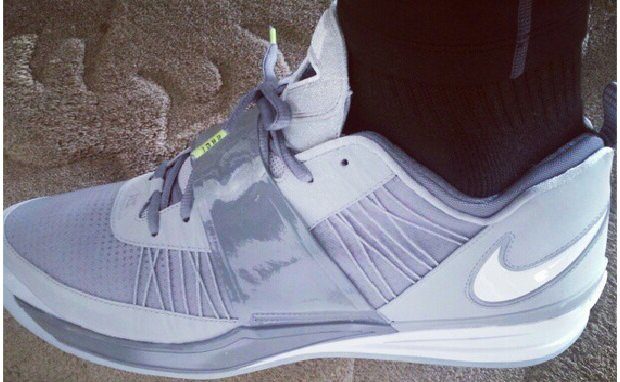 LeBron James Debuts Nike Zoom Revis "Cool Grey"