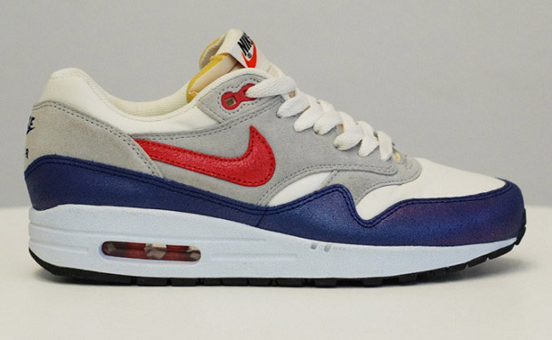 Nike WMNS Air Max 1 VNTG Sail/Hyper Red 