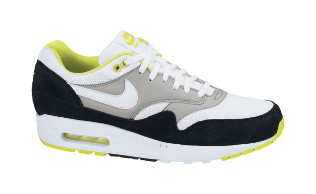 neon yellow and black nike air max