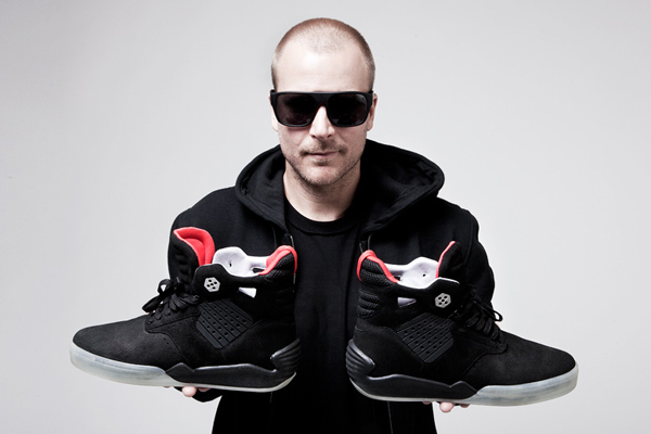 Chad Muska holding the Supra Skytop IV