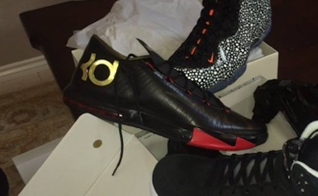 nike-kd-vi-black-gold-red-2