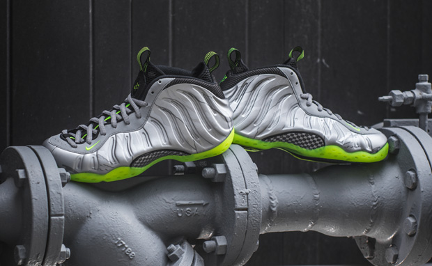 Weekly Wallpaper: Nike Air Foamposite One Metallic Silver