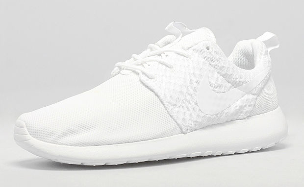 all white nike roshe run