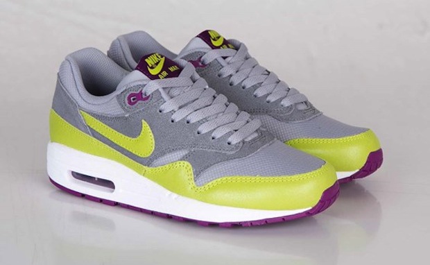 nike-wmns-air-max-1-essential-wolf-grey-venom-green-1