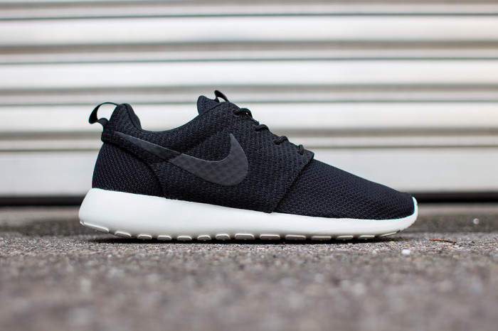 black grey roshe run