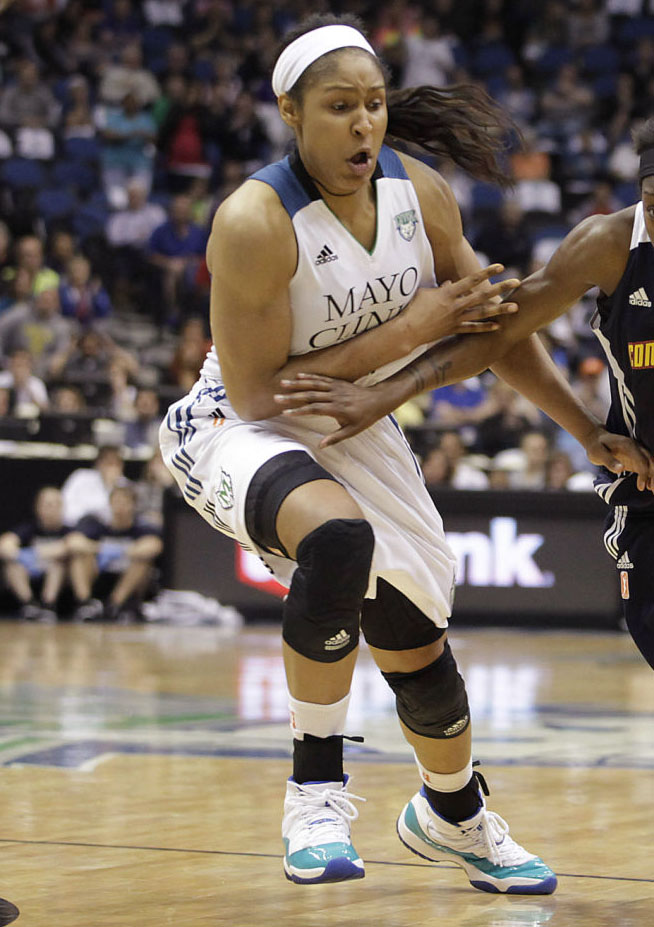 maya-moore-air-jordan-xi-11-lynx-pe-02