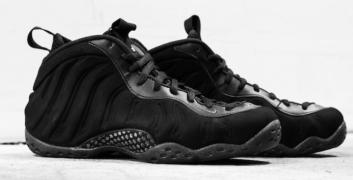 nike air foamposite one triple black