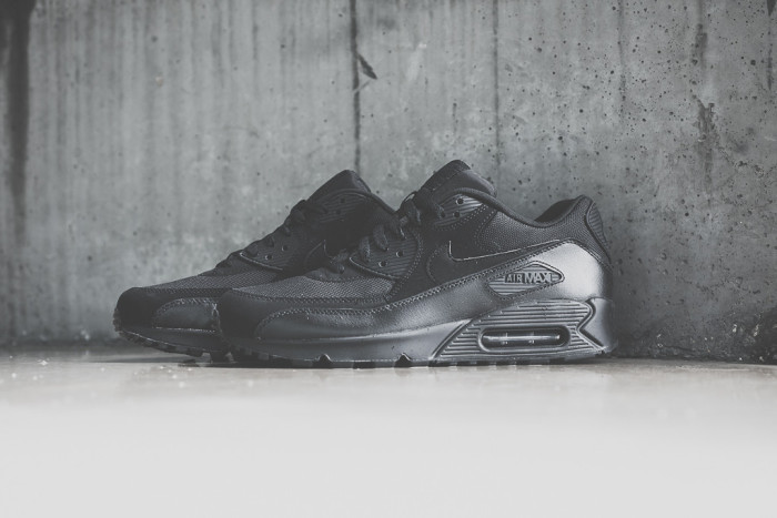 Air max 9 triple black essential store