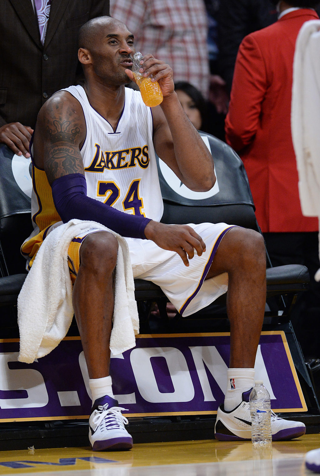 Kobe Bryant wearing the Women's Kayano 29 Running Piedmont Grey Orchid EM