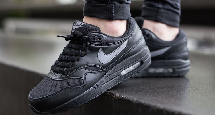 air max 1 full black