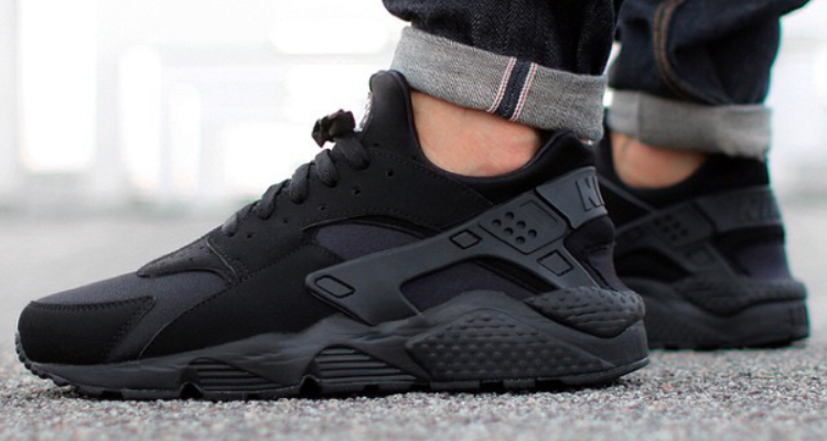 all black nike air huarache