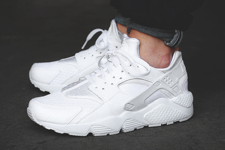 nike air huarache all white