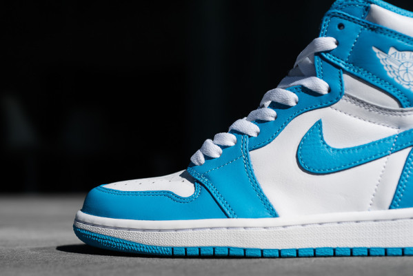 Air Jordan 1 High OG “UNC” Retro 2015