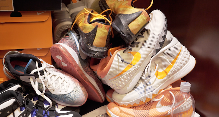 Inside the Phoenix Suns Locker Room // Sole Access | Nice Kicks