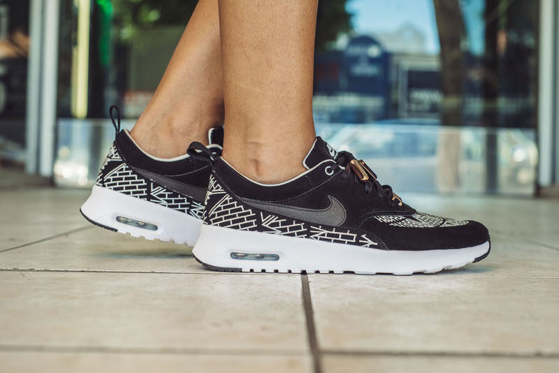 nike air max thea on feet