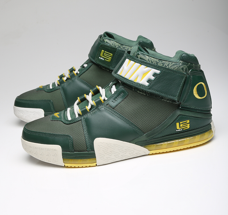 Oregon Ducks LeBron 2 PE 12