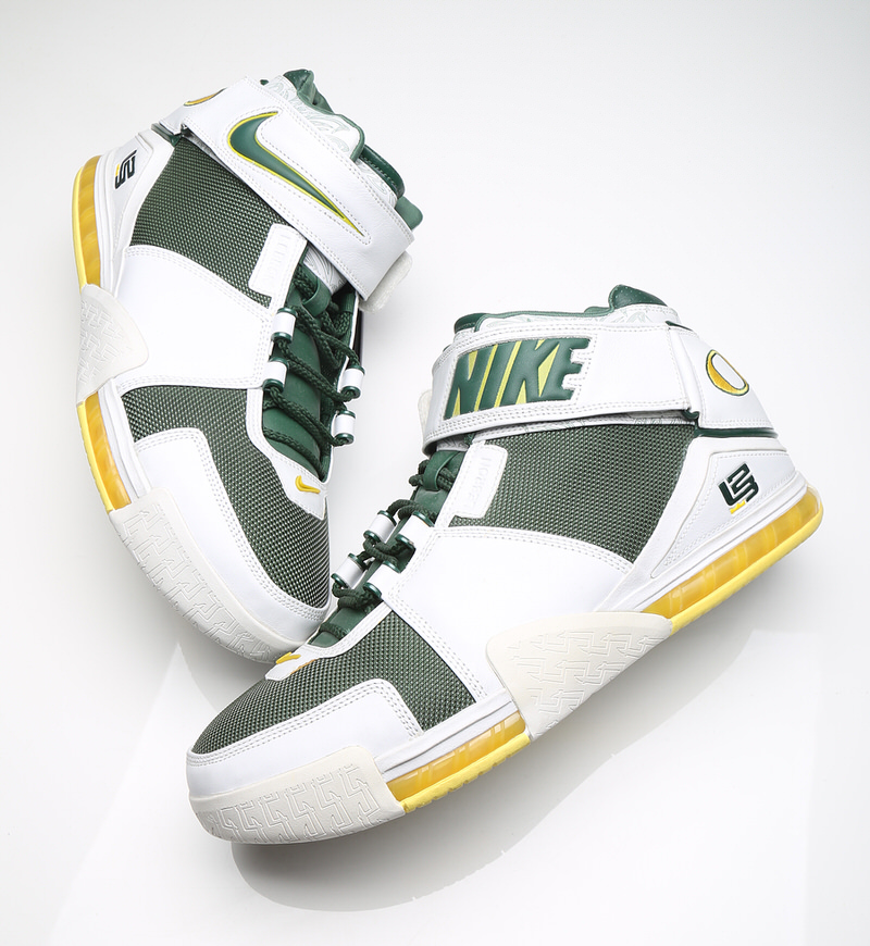 Oregon Ducks LeBron 2 PE 22