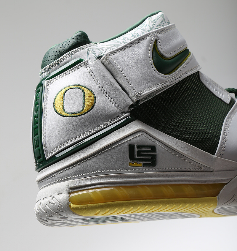 Oregon Ducks LeBron 2 PE 9