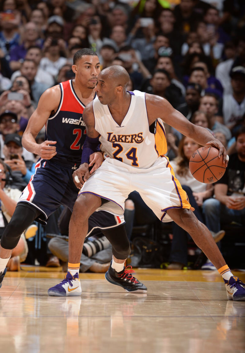 Kobe Bryant in a MTNG Sneaker bassa 'JOGGO' rosso bianco PE