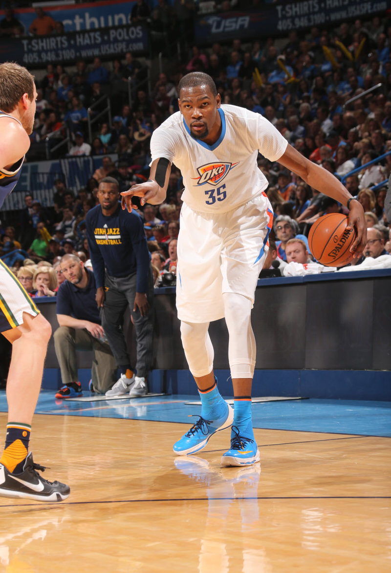 Kevin Durant wearing the Nike KD 8 Elite