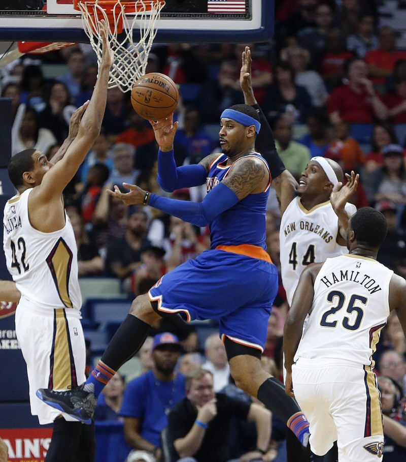 Carmelo Anthony passing the ball in the Jordan Melo M12