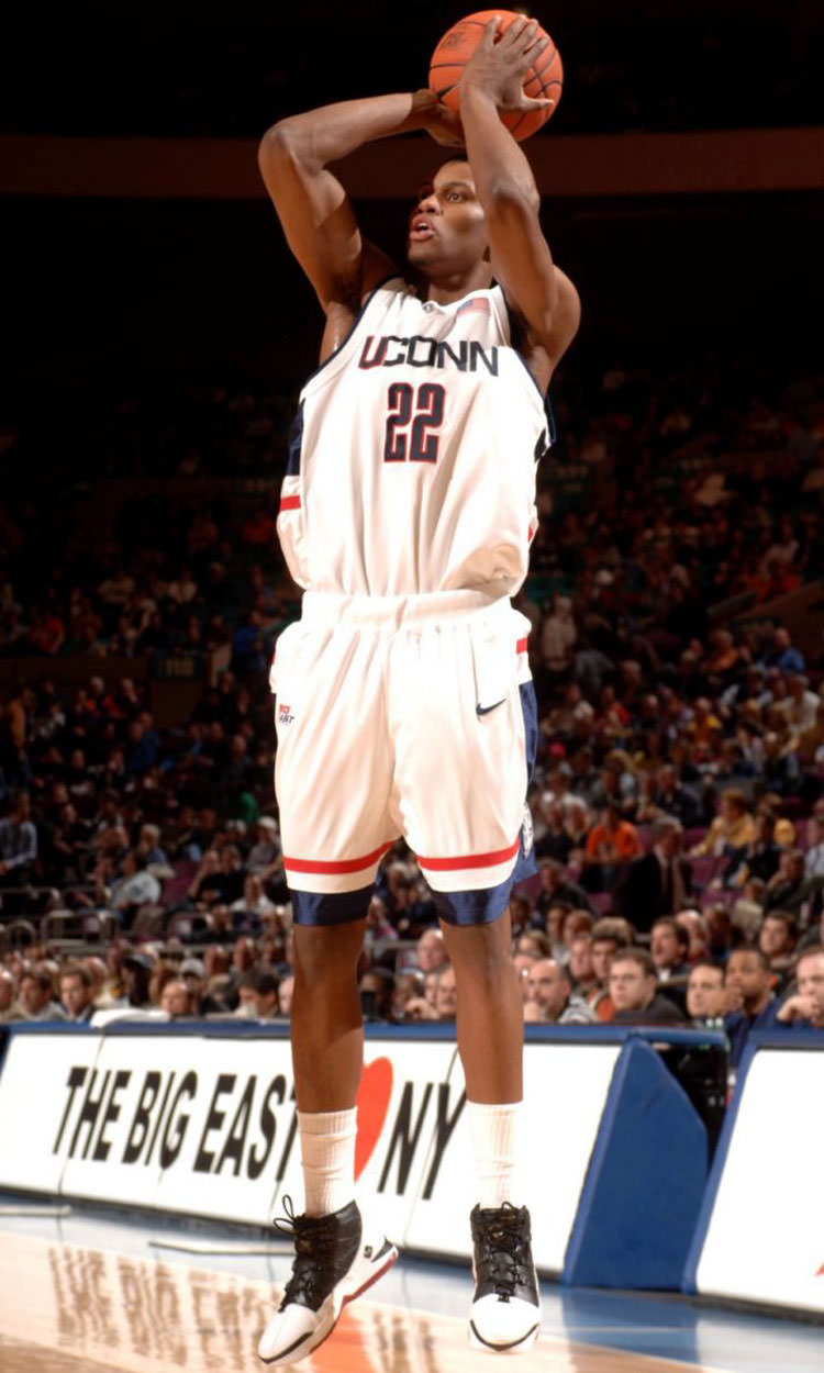 Rudy Gay in the Nike Zoom LeBron III