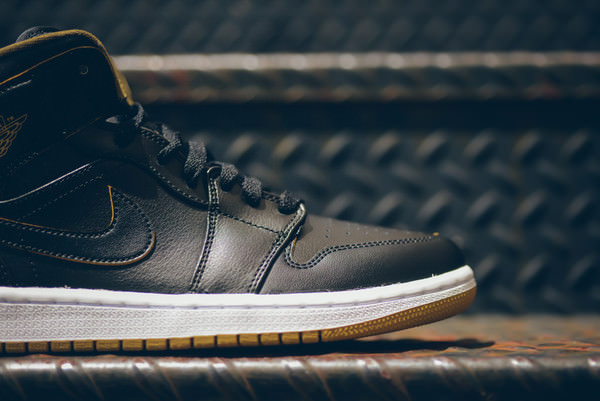 Air Jordan 1 Mid Black Metallic Gold