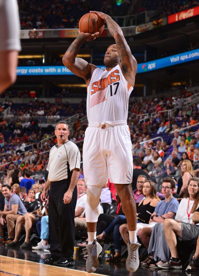 P.J. Tucker shooting in the Nike Zoom Kobe IV "Fade to Black"