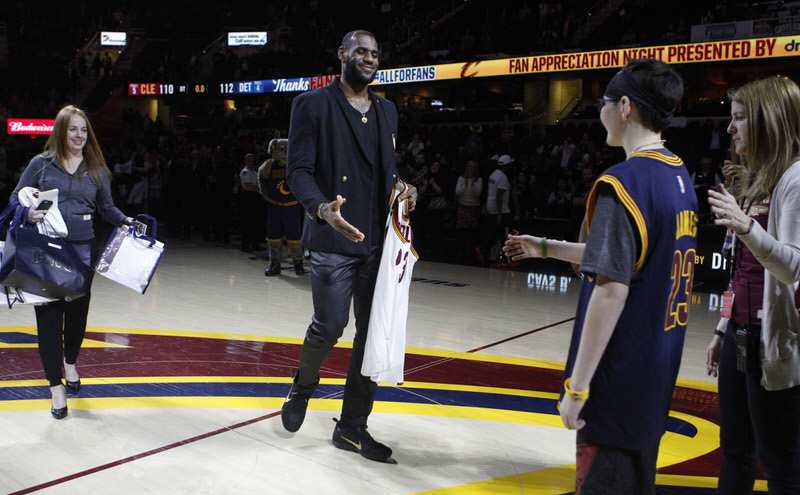 LeBron James wearing the Nike Kobe 11 "Fade to Black"