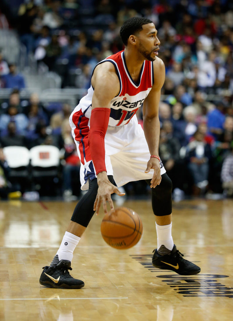 Garrett Temple in the Nike Kobe 11 "Fade to Black"