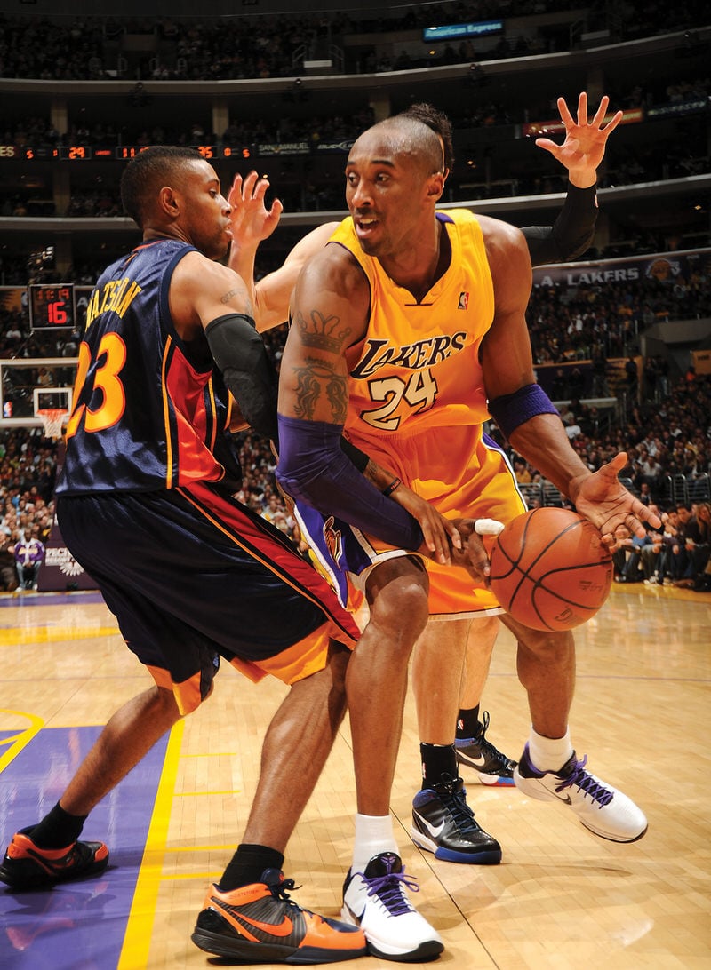 LOS ANGELES - DECEMBER 29: Kobe Bryant #24 of the Los Angeles Lakers mishandles the ball against C.J. Watson #23 of the Golden State Warriors at Staples Center on December 29, 2009 in Los Angeles, California. NOTE TO USER: User expressly acknowledges and agrees that, by downloading and/or using this Photograph, user is consenting to the terms and conditions of the Getty Images License Agreement. Mandatory Copyright Notice: Copyright 2009 NBAE (Photo by Andrew D. Bernstein/NBAE via Getty Images) *** Local Caption *** Kobe Bryant;C.J. Watson