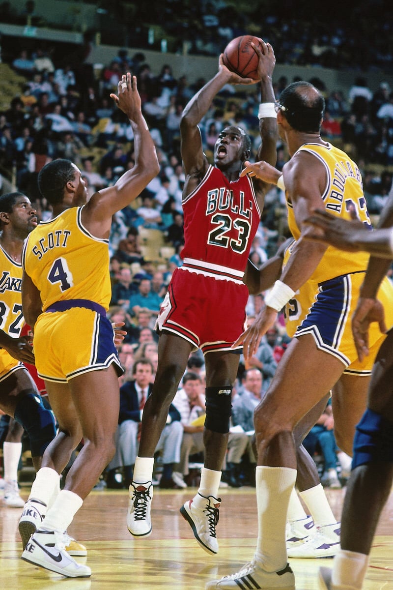 INGLEWOOD, CA - CIRCA 1987: Michael Jordan #23 of the Chicago Bulls shoots against Byron Scott #4 of the Los Angeles Lakers circa 1987 at the Great Western Forum in Inglewood, California. NOTE TO USER: User expressly acknowledges and agrees that, by downloading and or using this photograph, User is consenting to the terms and conditions of the Getty Images License Agreement. Mandatory Copyright Notice: Copyright 1987 NBAE (Photo by Andrew D. Bernstein/NBAE via Getty Images)