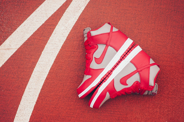 Nike dunk cheap retro qs red