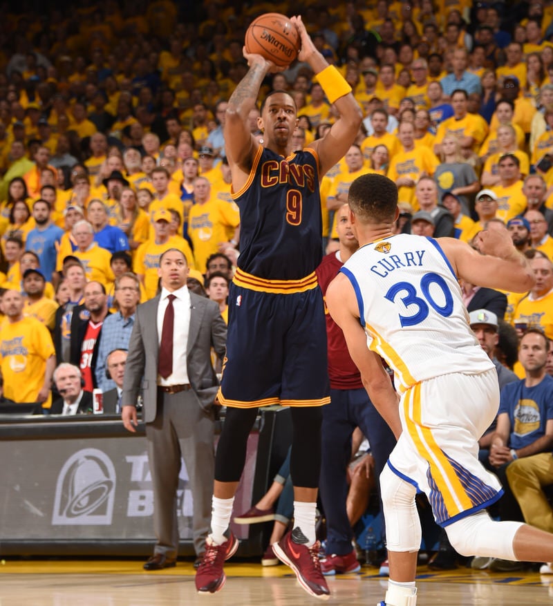 OAKLAND, CA - JUNE 2:  Channing Frye #9 of the Cleveland Cavaliers shoots against Stephen Curry #30 of the Golden State Warriors in Game One of the 2016 NBA Finals on June 2, 2016 at Oracle Arena in Oakland, California. NOTE TO USER: User expressly acknowledges and agrees that, by downloading and or using this photograph, user is consenting to the terms and conditions of Getty Images License Agreement. Mandatory Copyright Notice: Copyright 2016 NBAE (Photo by Andrew D. Bernstein/NBAE via Getty Images)