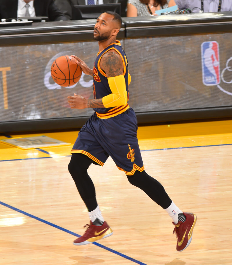 OAKLAND, CA - JUNE 2:  Mo Williams #52 of the Cleveland Cavaliers dribbles the ball against the Golden State Warriors during the 2016 NBA Finals Game One on June 2, 2016 at ORACLE Arena in Oakland, California. NOTE TO USER: User expressly acknowledges and agrees that, by downloading and or using this photograph, User is consenting to the terms and conditions of the Getty Images License Agreement. Mandatory Copyright Notice: Copyright 2016 NBAE (Photo by Jesse D. Garrabrant/NBAE via Getty Images)