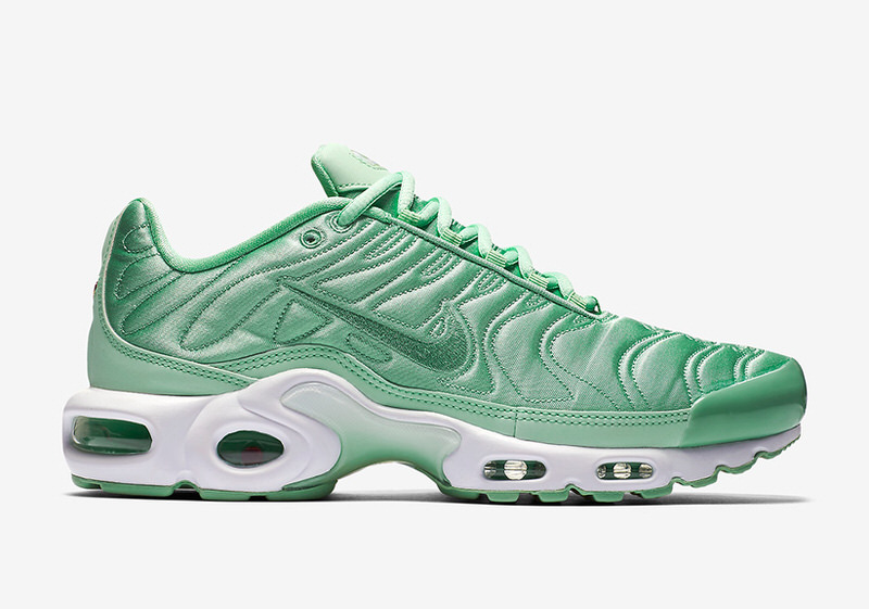 air max plus satin