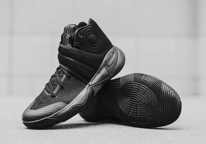 Nike Kyrie 2 Triple Black