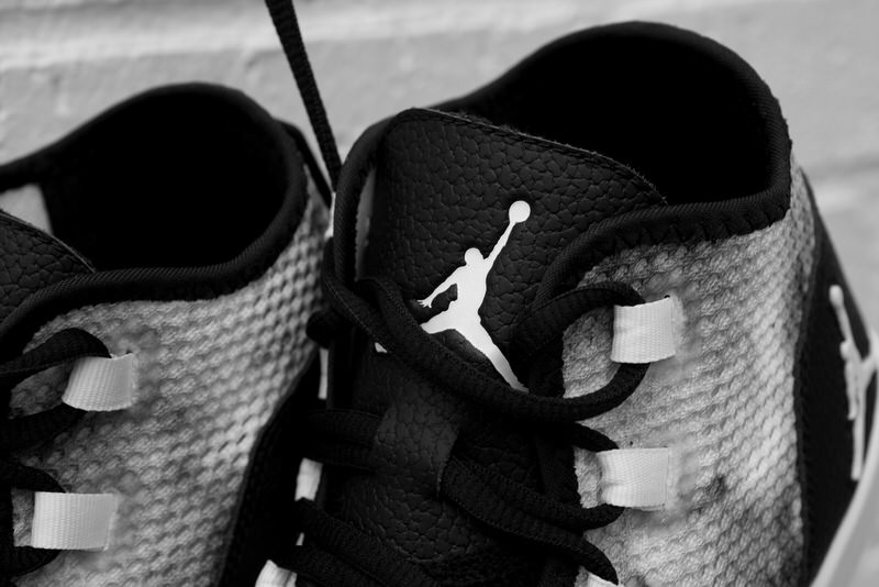 Jordan Reveal Black/White